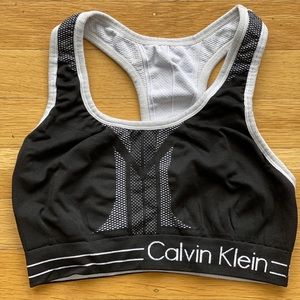 Calvin Klein |B&W Logo Reversible Sports Bra | XS